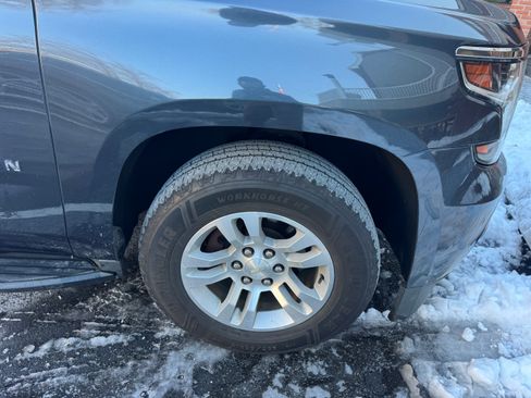 Used 2019 Chevrolet Suburban LT image 10