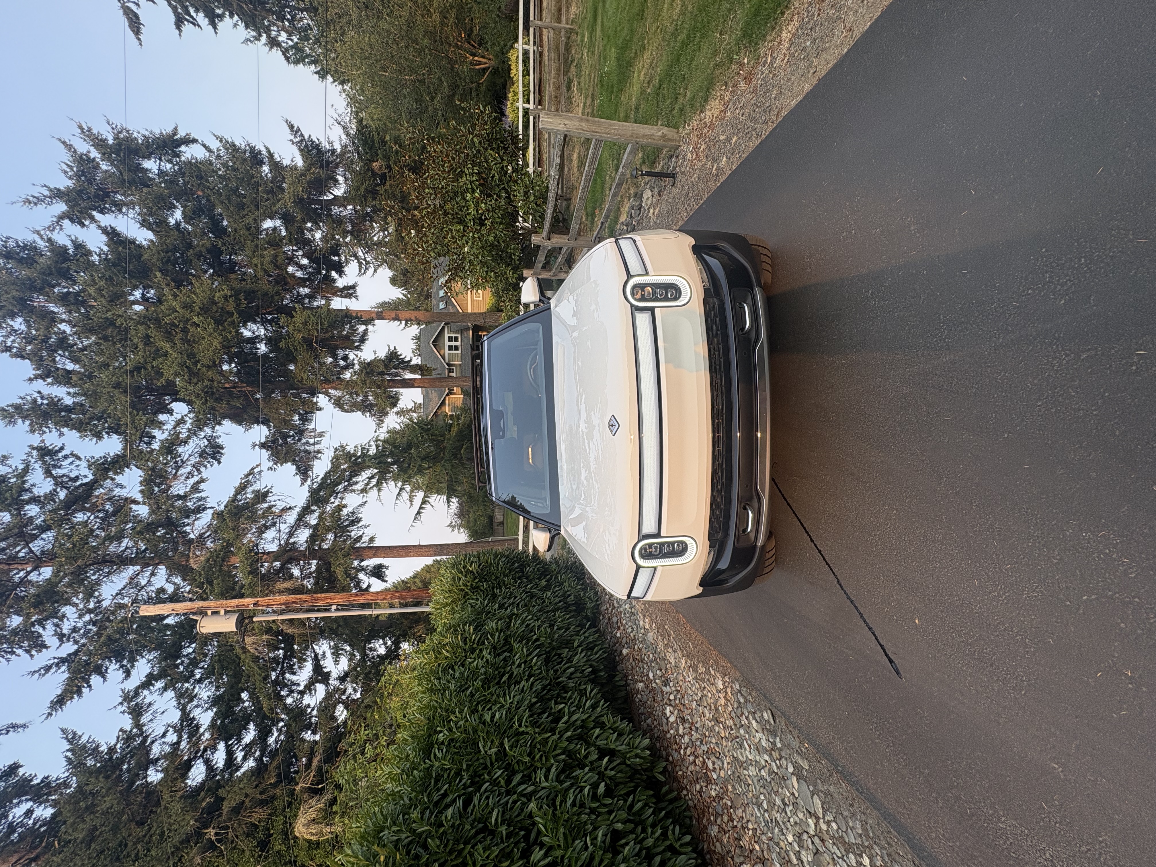 Used 2022 Rivian R1S Launch Edition AWD/4WD image 4