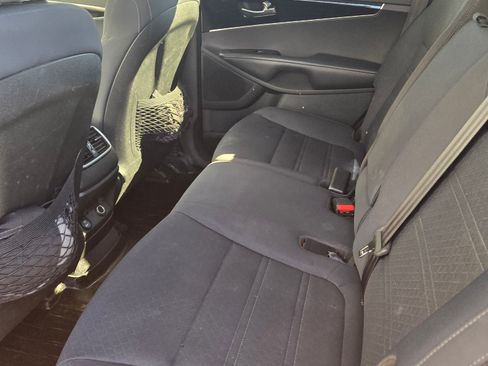 Used 2019 Kia Sorento LX image 13