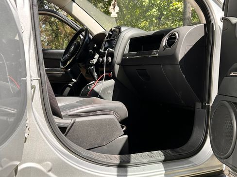 Used 2011 Jeep Compass Limited image 10