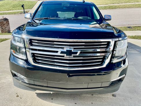 Used 2017 Chevrolet Suburban Premier image 2