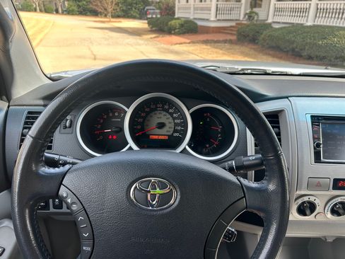 Used 2011 Toyota Tacoma PreRunner w/ SR5 Pkg #2 image 5