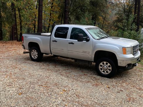 Used 2012 GMC Sierra 2500 SLE w/ SLE Preferred Package image 4