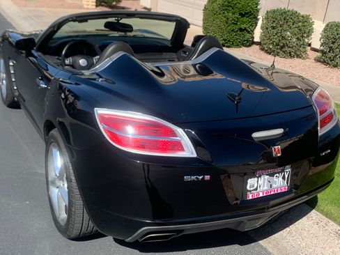 Used 2009 Saturn Sky Red Line image 2