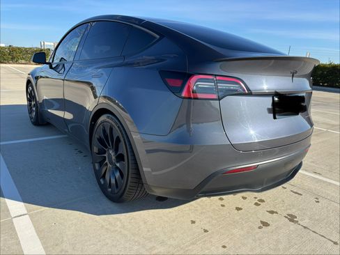 Used 2023 Tesla Model Y Performance image 5