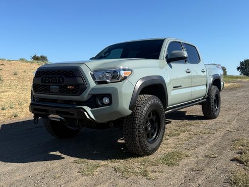 Used 2023 Toyota Tacoma TRD Off-Road AWD/4WD image 2
