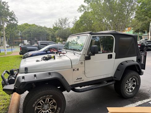 Used 2005 Jeep Wrangler X w/ Tire & Wheel Group (Ecco) AWD/4WD image 2