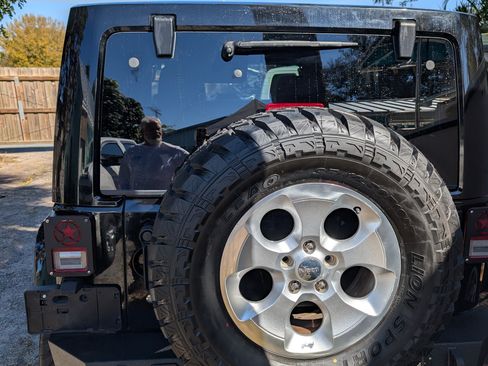 Used 2013 Jeep Wrangler Unlimited Sahara w/ Dual Top Group image 6