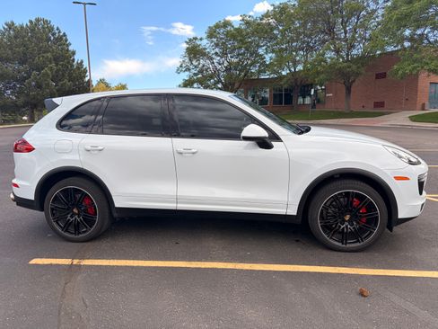 Used 2015 Porsche Cayenne S AWD/4WD image 4