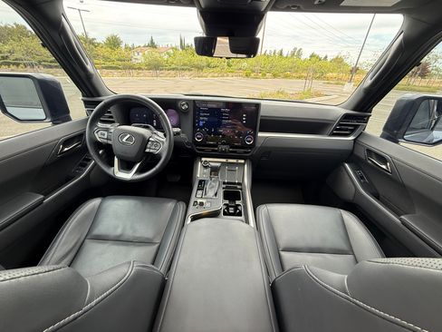 Used 2025 Lexus GX 550 AWD/4WD image 12