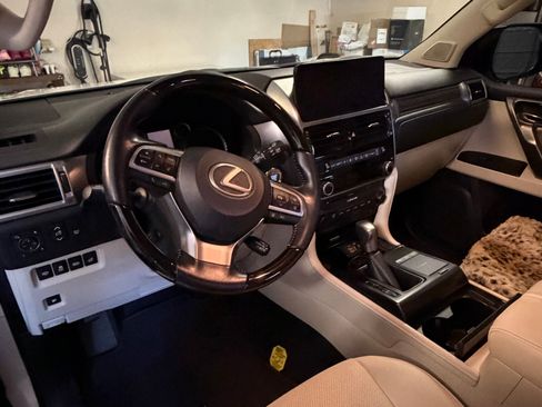 Used 2022 Lexus GX 460 Premium w/ Premium Package image 6