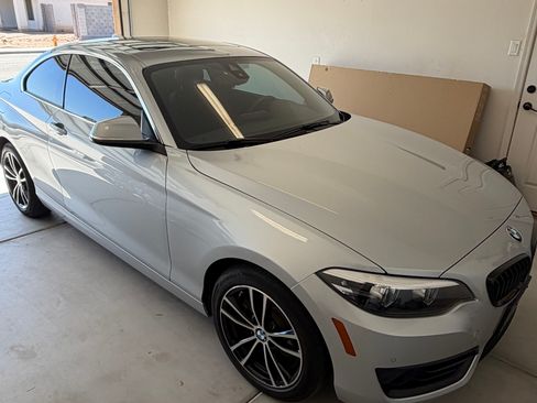 Used 2020 BMW 230i Coupe w/ Convenience Package RWD image 2
