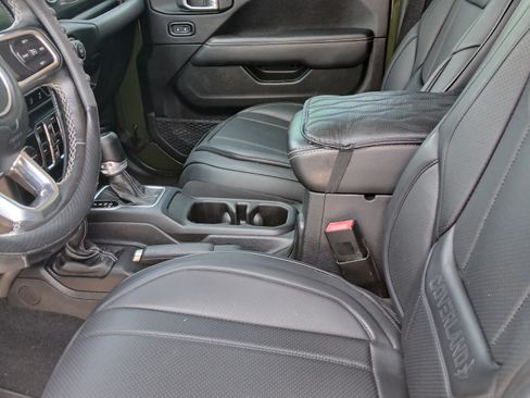 Used 2020 Jeep Wrangler Unlimited Sahara image 9