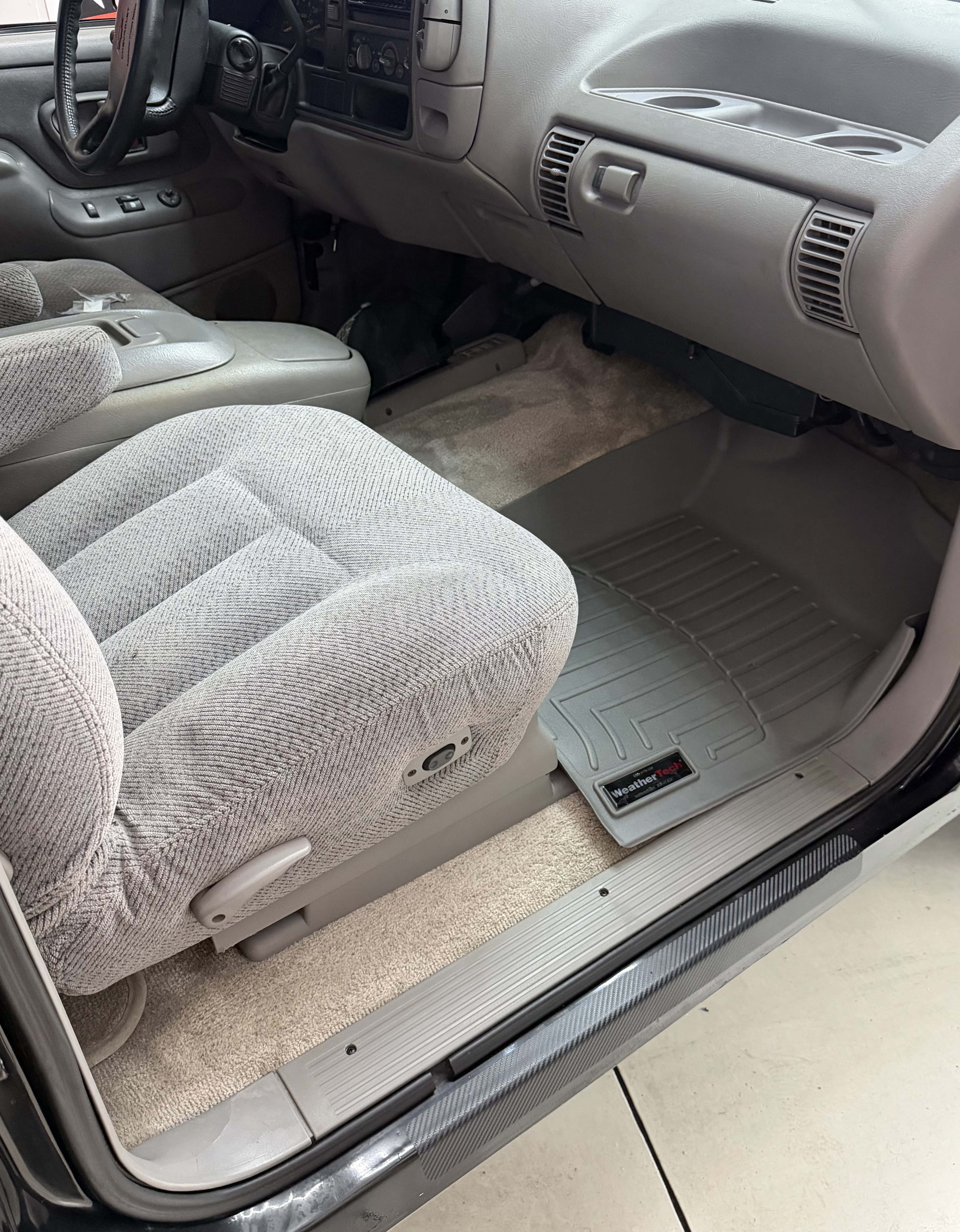 Used 1995 Chevrolet Tahoe 4WD 2-Door image 6