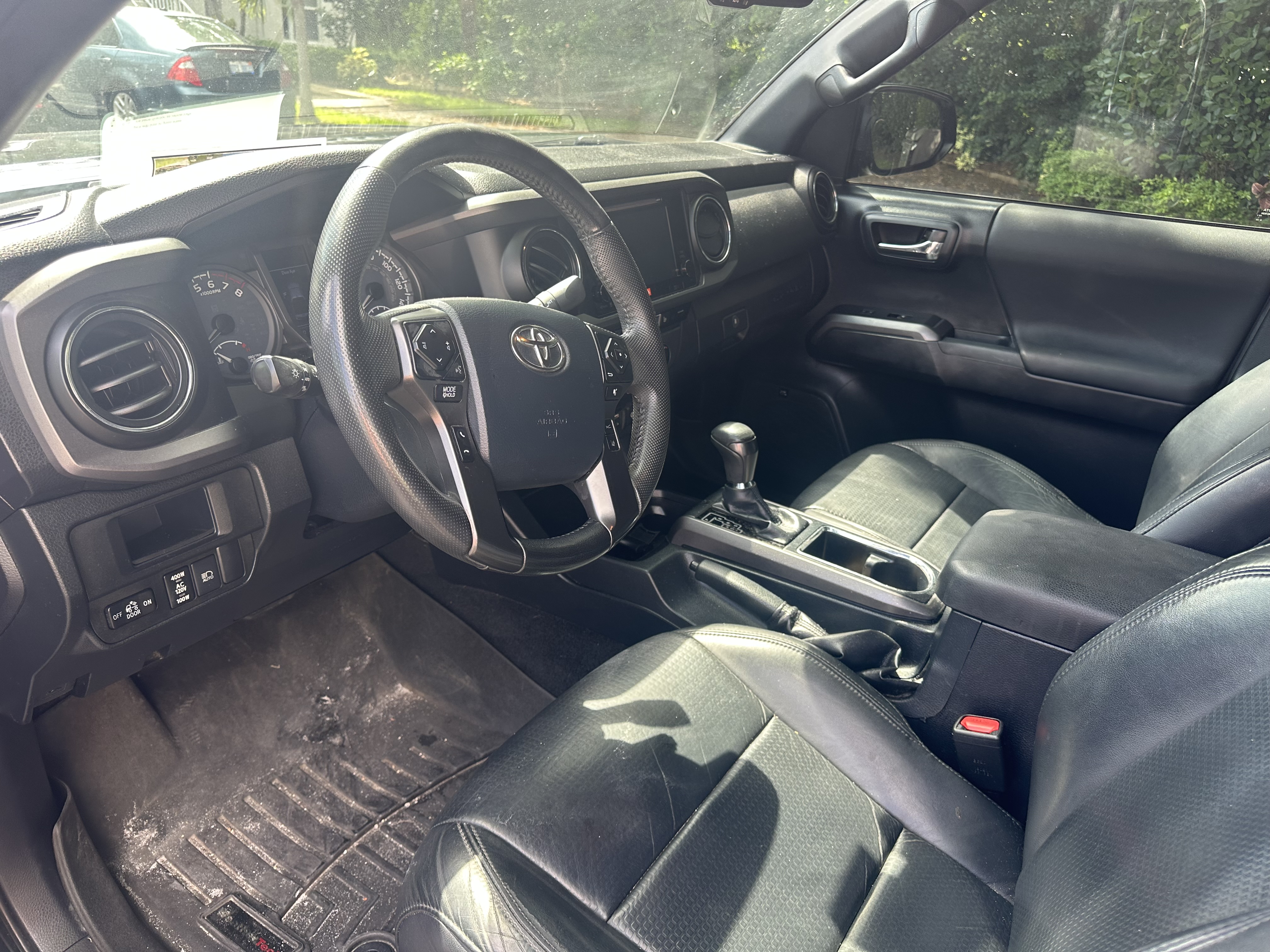 Used 2018 Toyota Tacoma TRD Off-Road AWD/4WD image 8