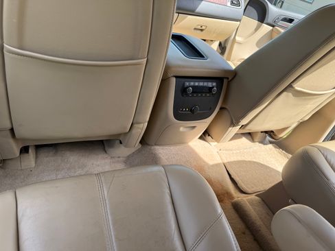 Used 2007 Chevrolet Suburban 2500 LT w/ LT Preferred Equipment Group AWD/4WD image 11