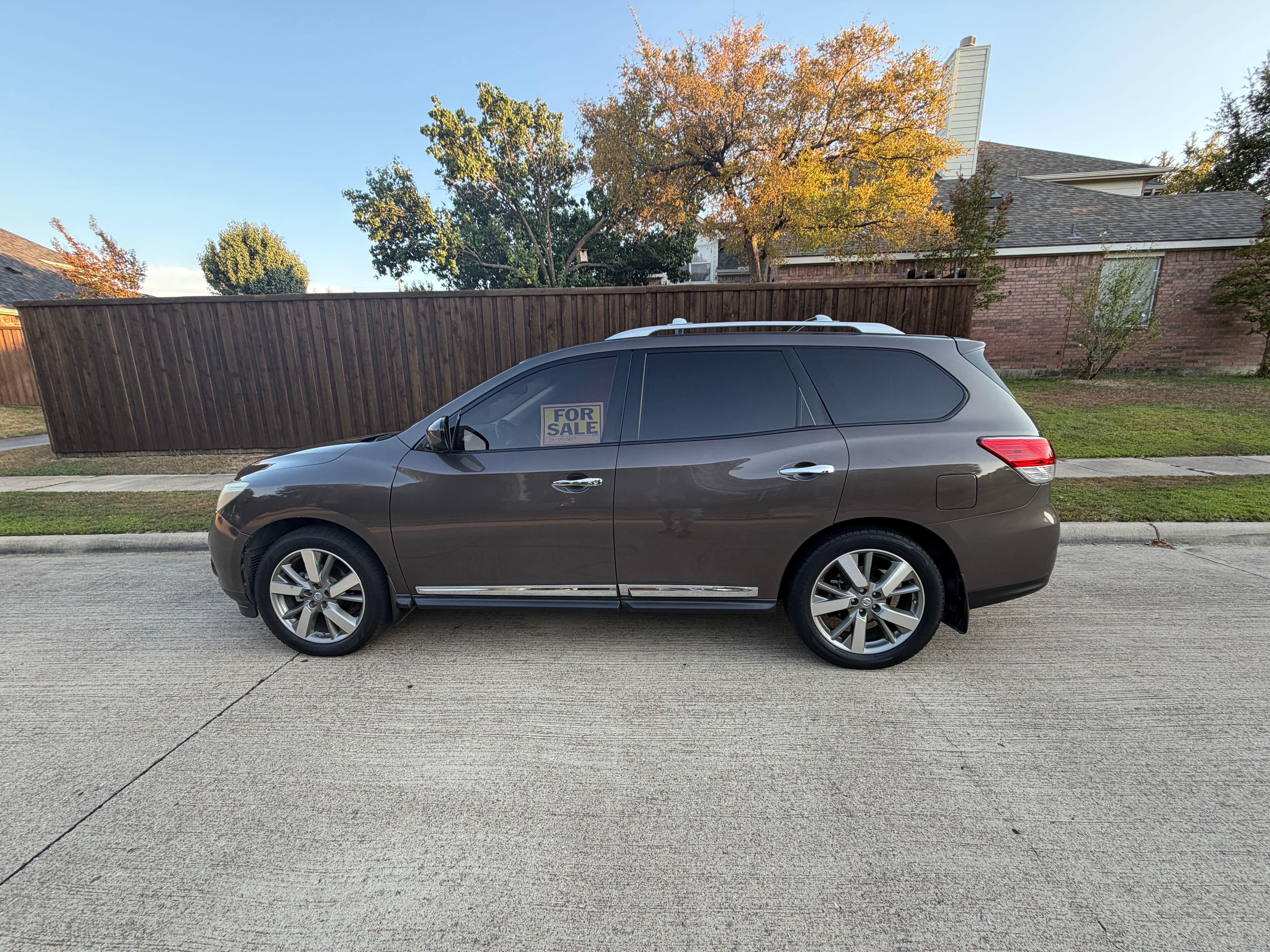 Used 2015 Nissan Pathfinder Platinum w/ Family Entertainment Package FWD image 8
