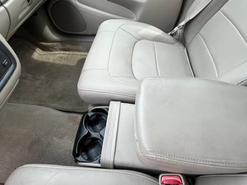 Used 2004 Cadillac De Ville w/ Equipment Group FWD image 25