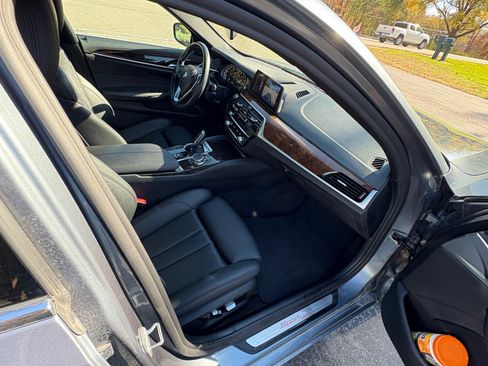 Used 2019 BMW 530i xDrive w/ Convenience Package image 12