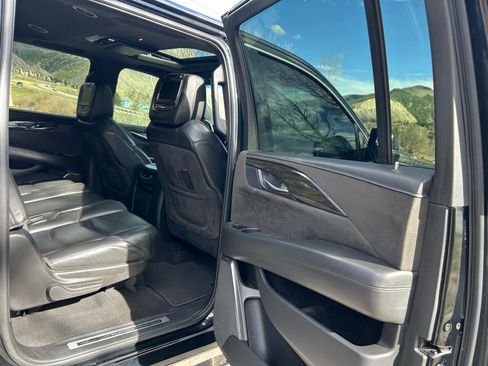 Used 2017 Cadillac Escalade ESV Platinum image 14