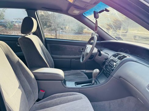 Used 2002 Toyota Avalon XLS image 11