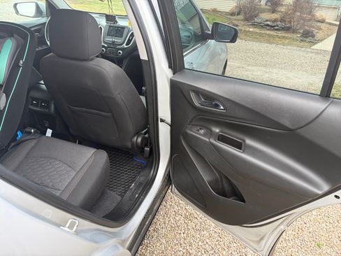 Used 2019 Chevrolet Equinox LT w/ Driver Convenience Package image 17