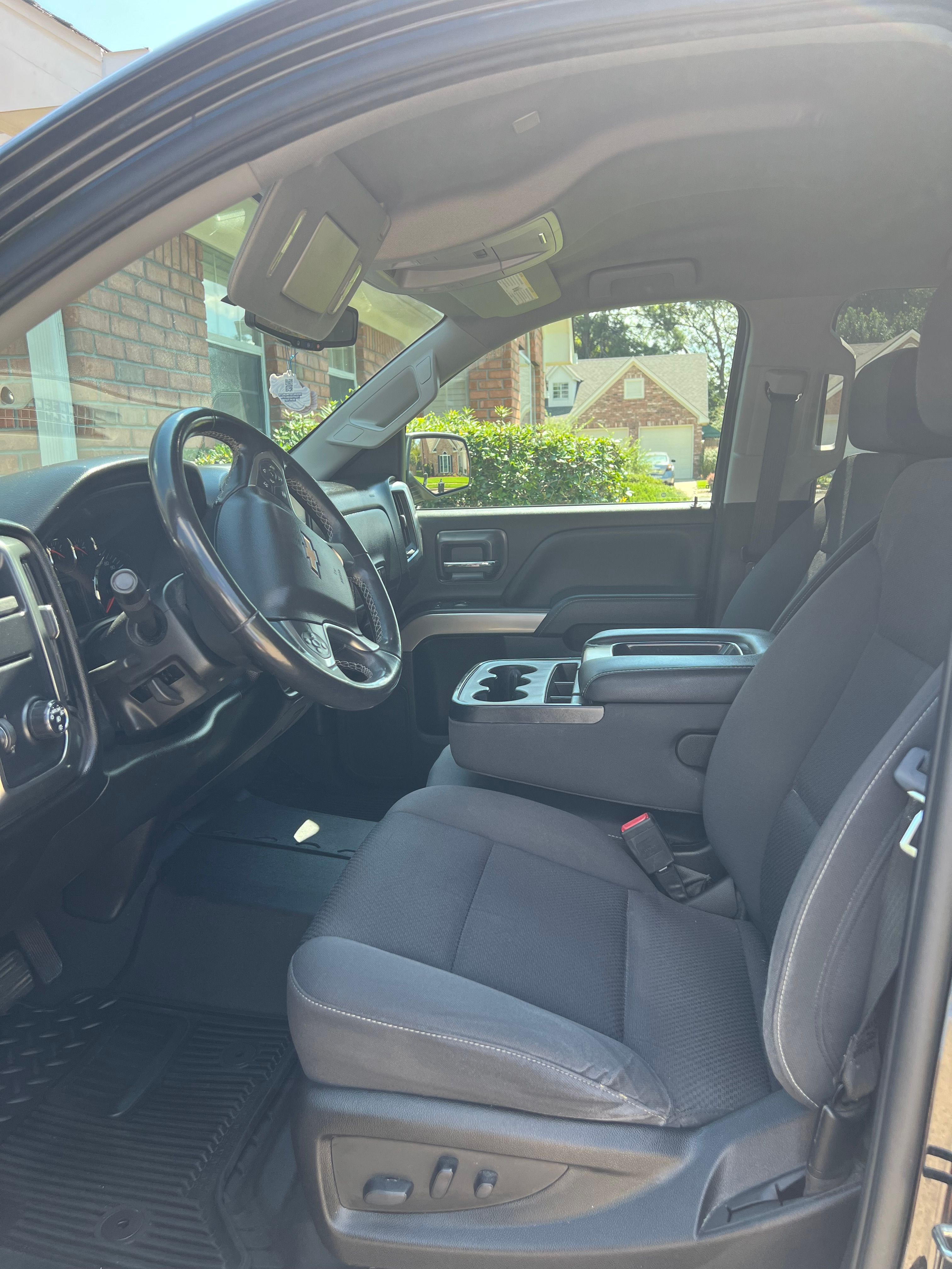 Used 2018 Chevrolet Silverado 1500 LT w/ Texas Edition RWD image 9