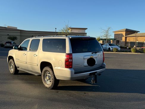 Used 2013 Chevrolet Suburban 2500 LT image 6