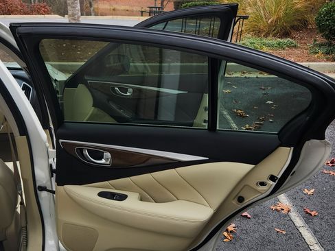 Used 2015 INFINITI Q50 Premium w/ Deluxe Touring Package image 16