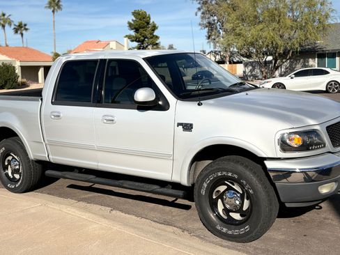 Used 2001 Ford F150 4x4 SuperCrew image 1