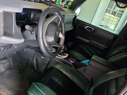 Used 2022 Ford Bronco Black Diamond image 4