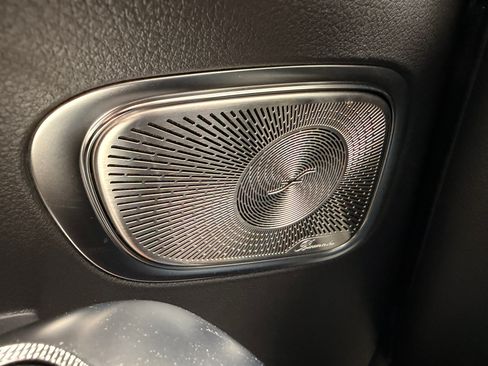 Used 2024 Mercedes-Benz GLC 300 4MATIC image 10