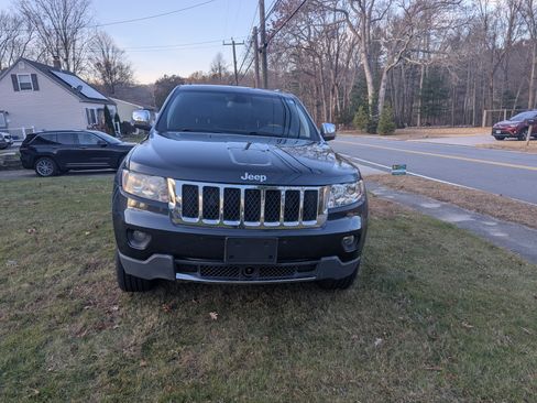 Used 2013 Jeep Grand Cherokee Overland w/ Advance Technology Group image 2
