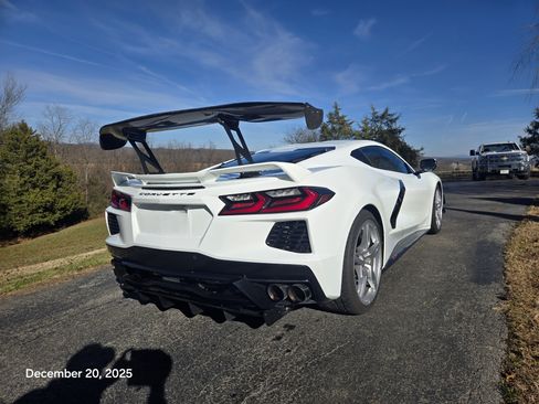 Used 2021 Chevrolet Corvette Stingray Coupe w/ Z51 Performance Package image 12