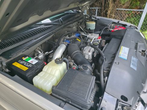 Used 2001 Chevrolet Silverado 2500 4x4 Extended Cab image 16