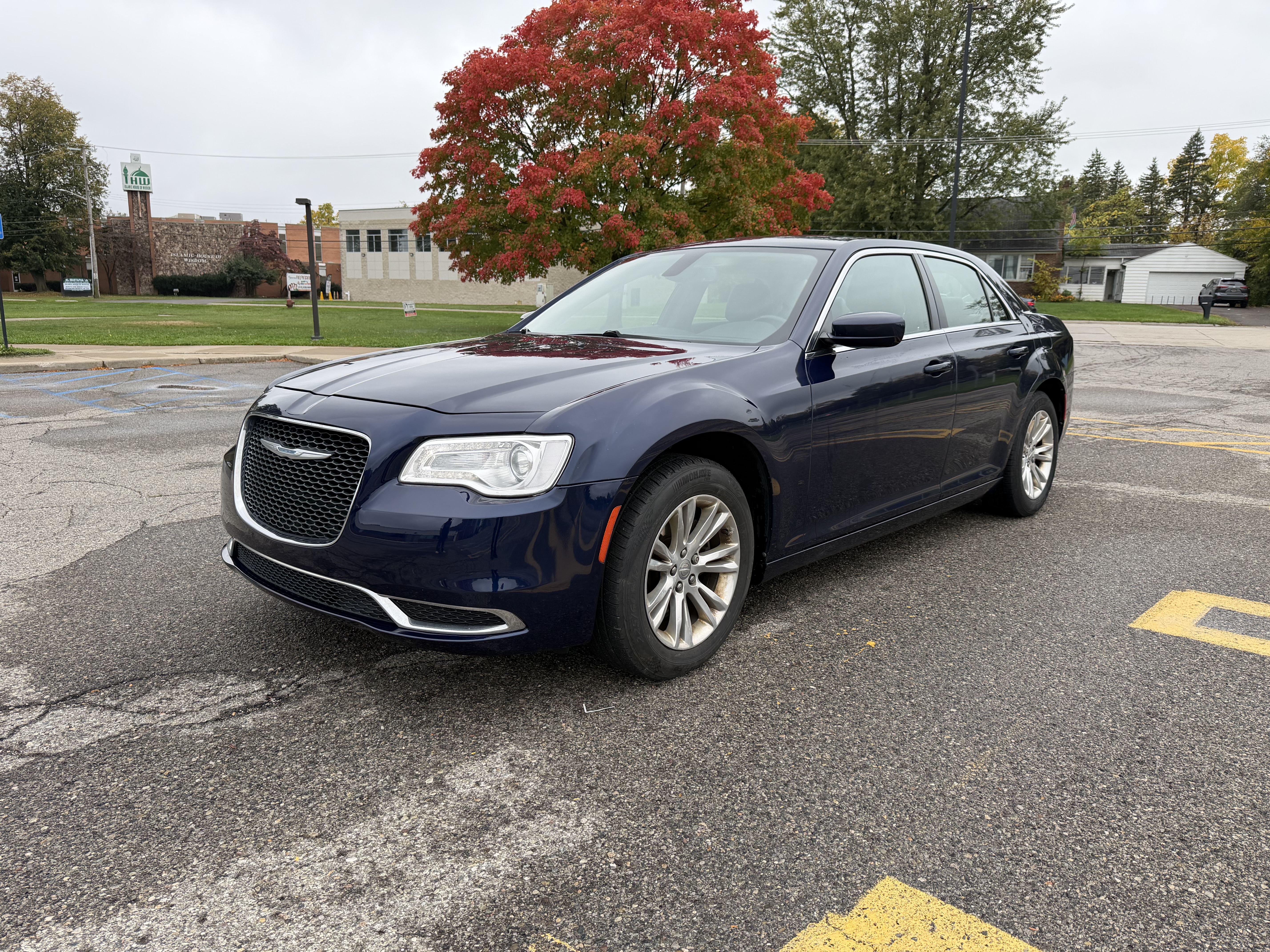 Used 2017 Chrysler 300 Limited RWD image 1