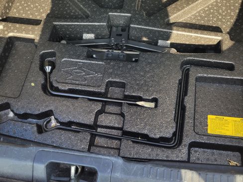 Used 2015 Toyota Camry XLE image 13