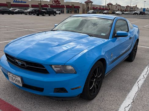 Used 2011 Ford Mustang Premium w/ 202A Rapid Spec Order Code RWD image 1