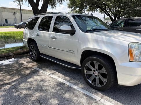 Used 2012 GMC Yukon Denali RWD image 1