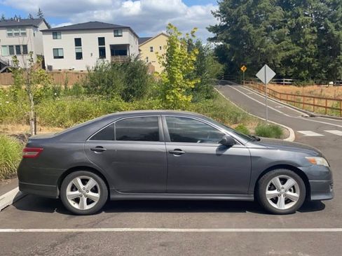 Used 2010 Toyota Camry SE FWD image 4