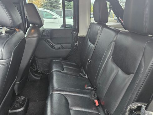 Used 2014 Jeep Wrangler Unlimited Sahara image 9