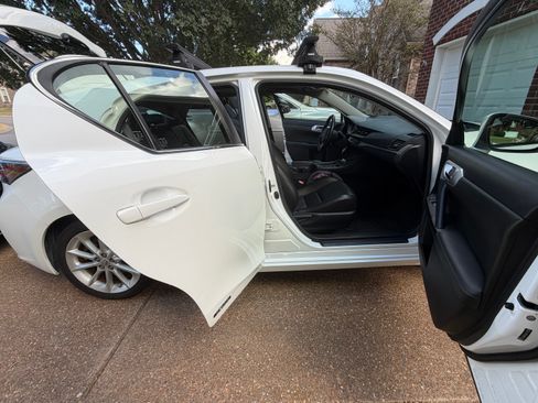 Used 2013 Lexus CT 200h FWD image 17