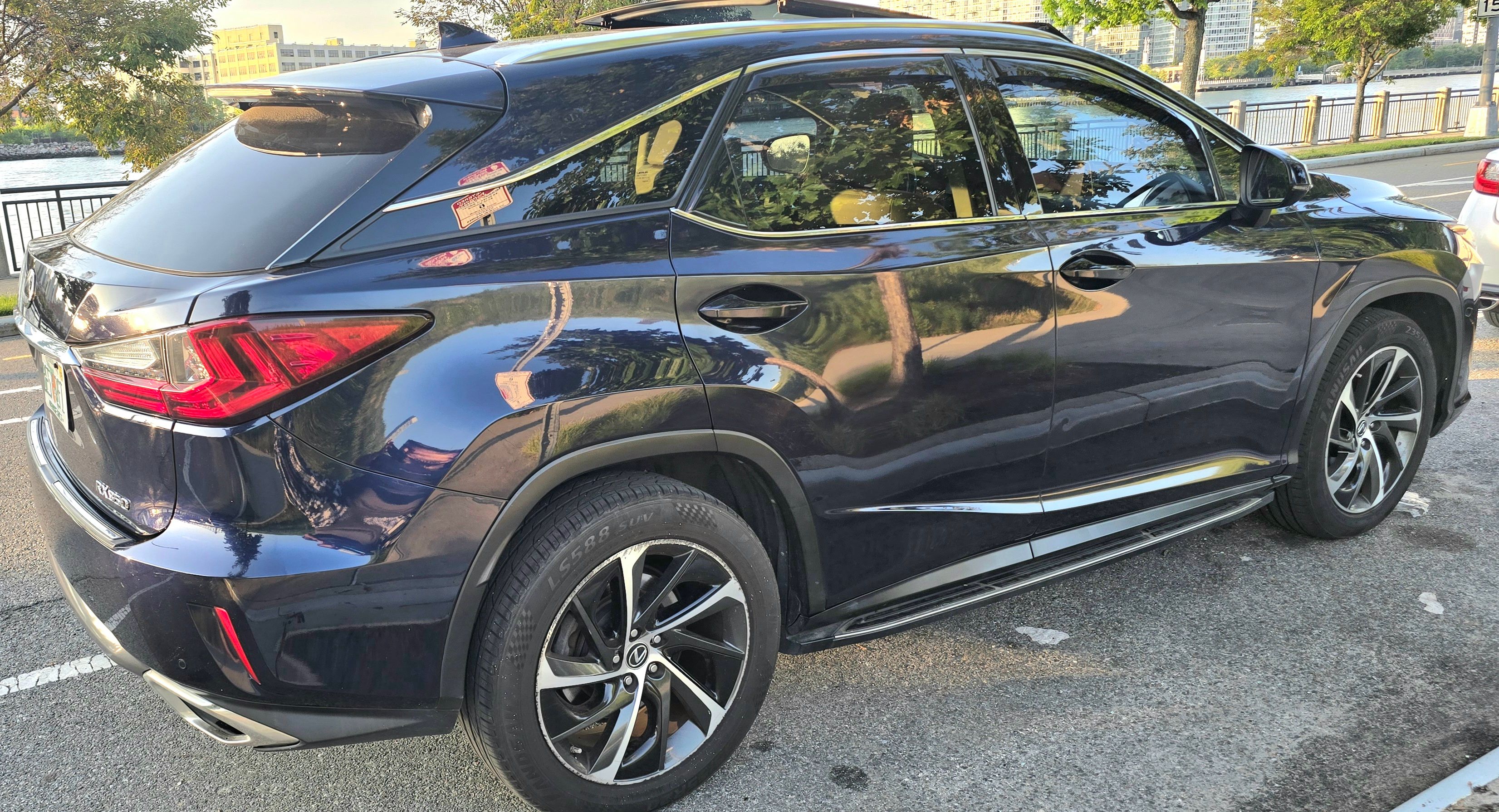 Used 2018 Lexus RX 350 AWD w/ Luxury Package image 4