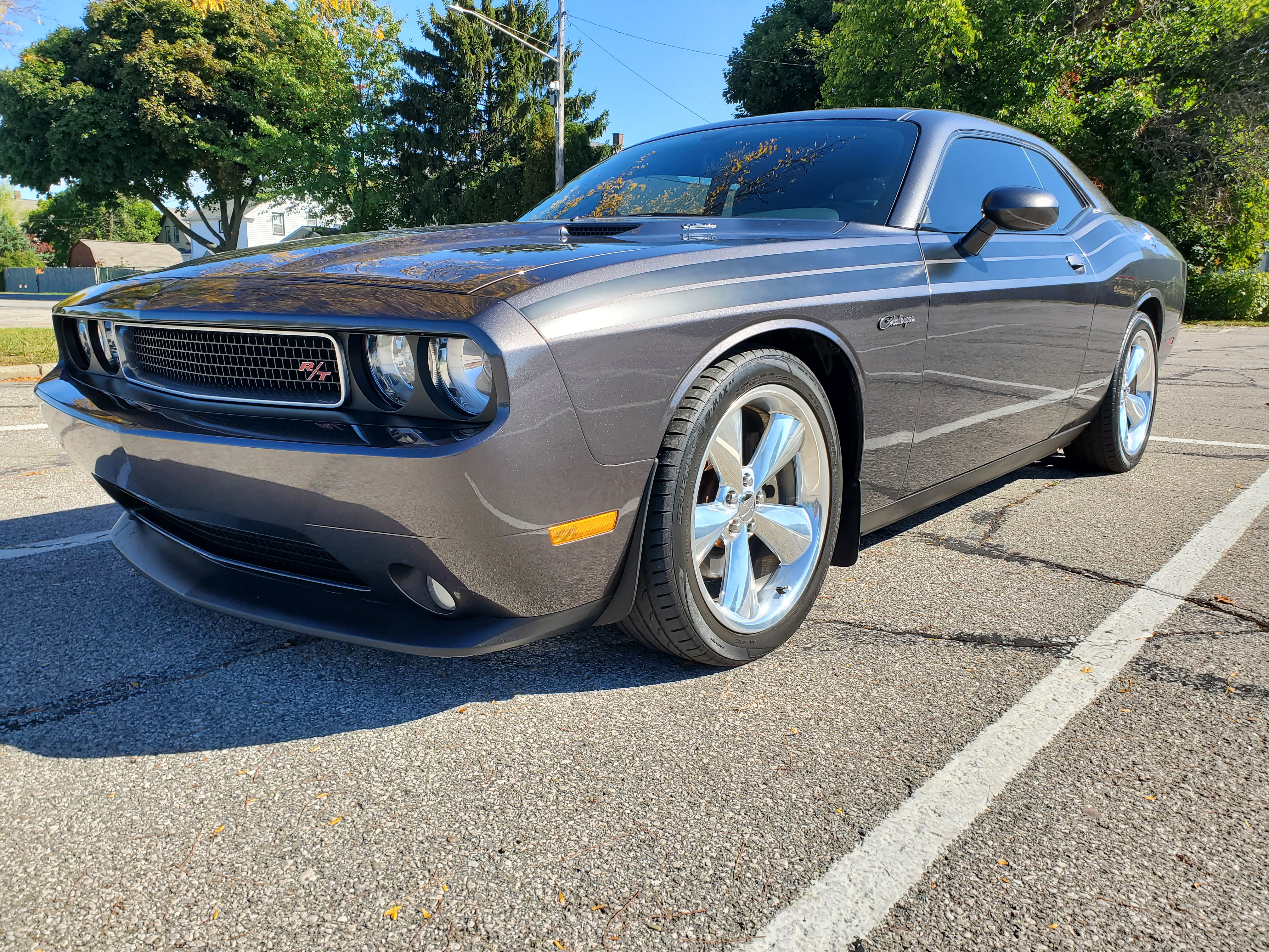 Used 2014 Dodge Challenger R/T RWD image 2