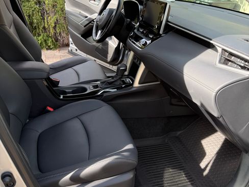 Used 2022 Toyota Corolla Cross XLE w/ Black Badges Package (TMS) image 13