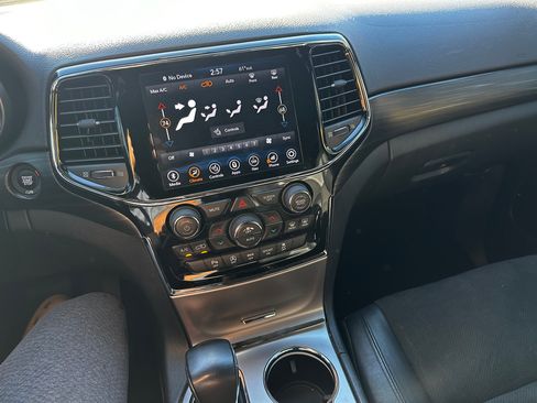 Used 2020 Jeep Grand Cherokee Altitude image 8