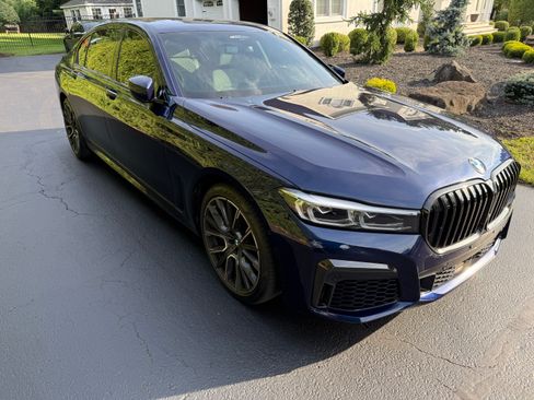 Used 2022 BMW 750i xDrive w/ Luxury Rear Seating Package AWD/4WD image 2