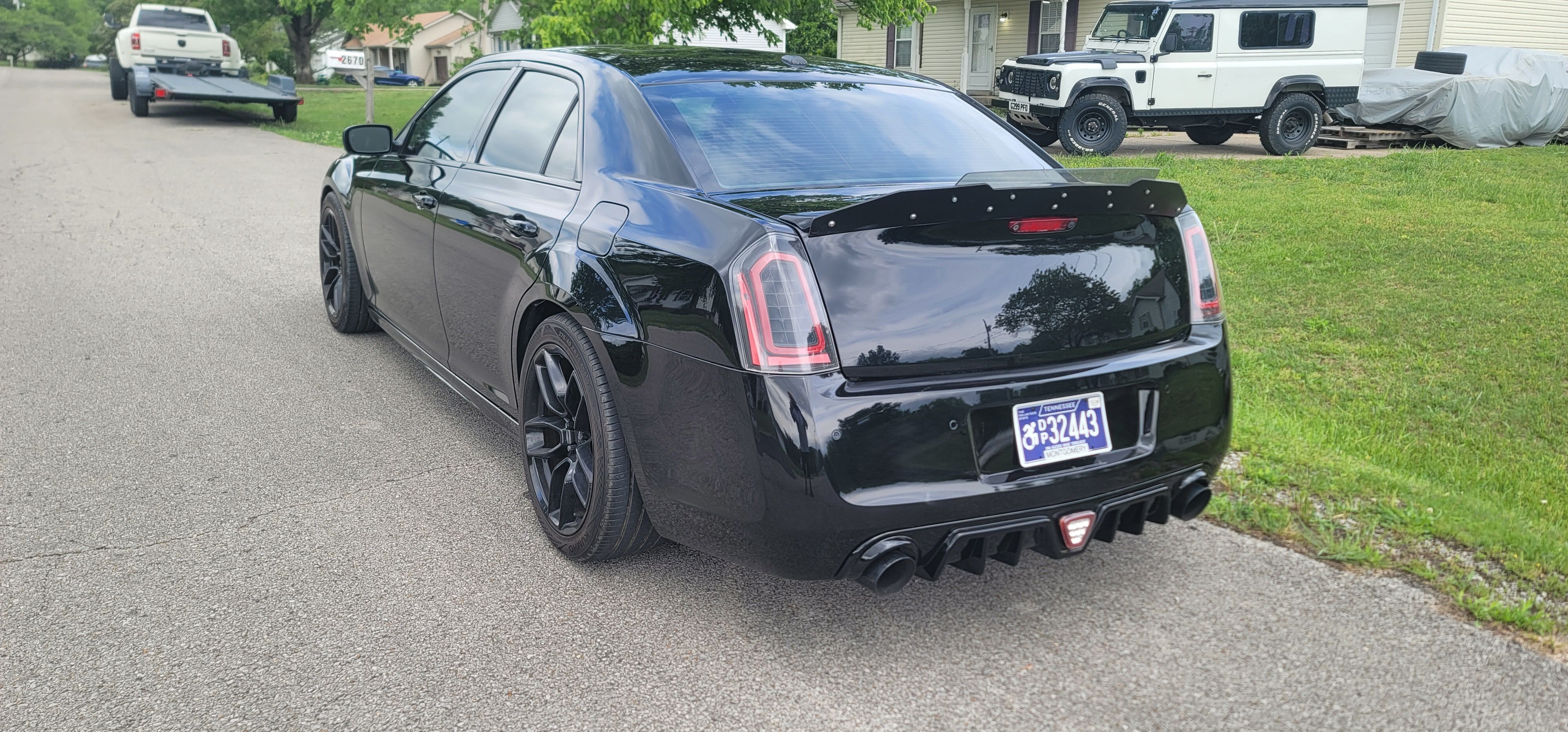 Used 2012 Chrysler 300 SRT8 w/ 19-Premium Speaker Group RWD image 8