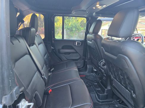 Used 2023 Jeep Wrangler Unlimited Rubicon image 11