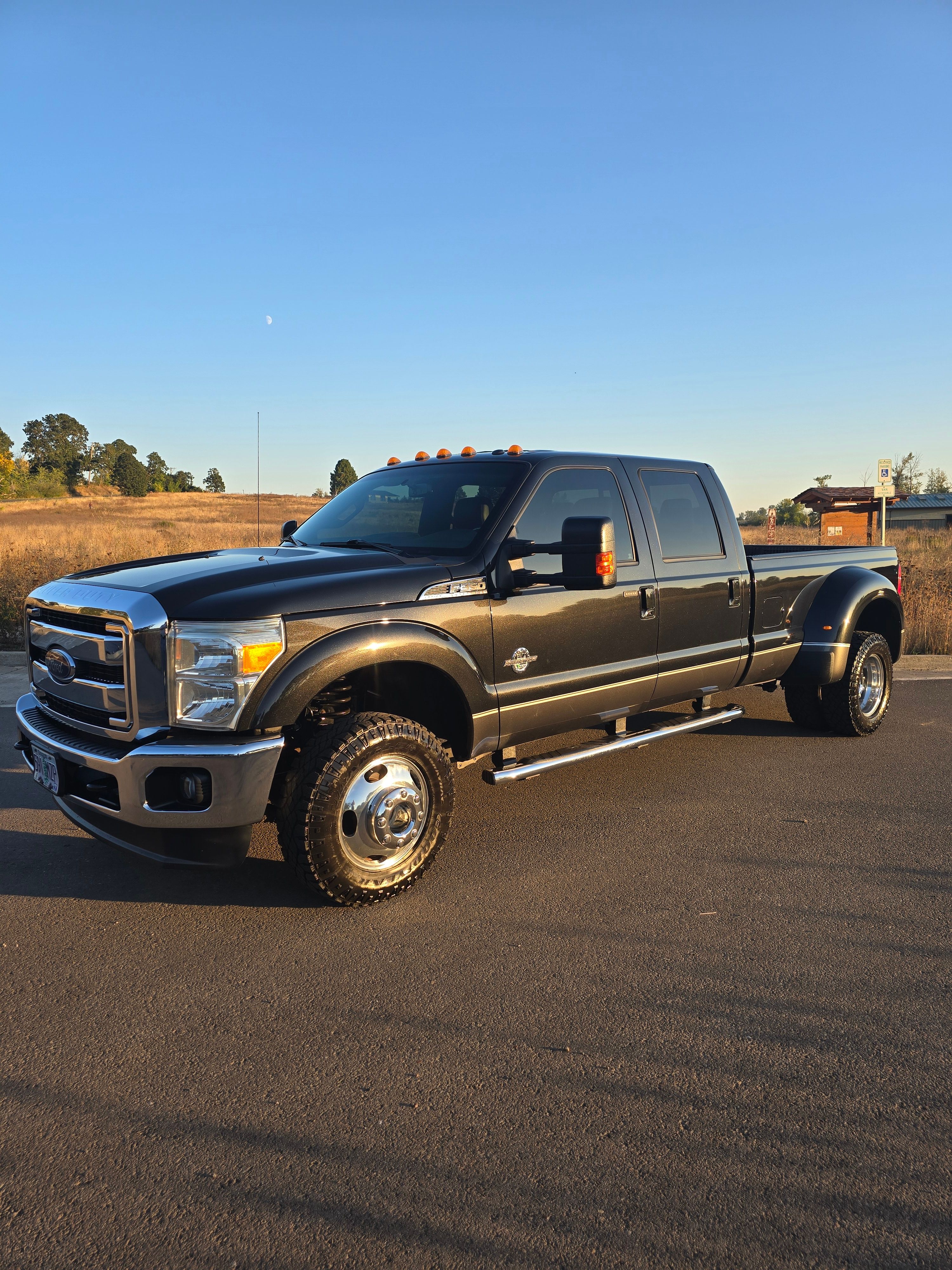 Used 2015 Ford F350 Lariat w/ Lariat Interior Package AWD/4WD image 9